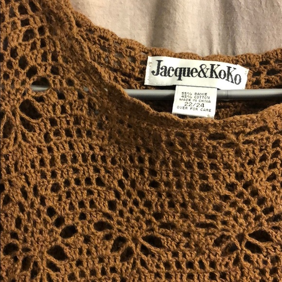 Lovely, crochet style woven top. - Picture 2 of 3